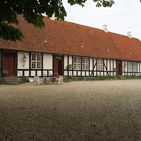 Nyaraló Historic Atmosphere At Gelskov Estate For *